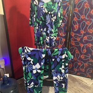 Chico's Floral brand new top & pant set w/tags.VERY flexible sizing.